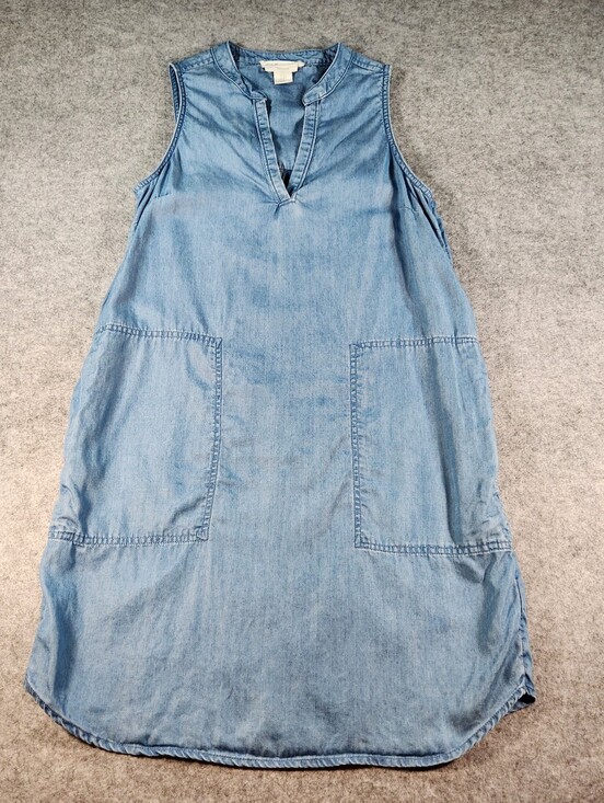 C&C California Dresses & Skirts - C&C California Light Blue Sleeveless Chambray Midi Dress Size Medium